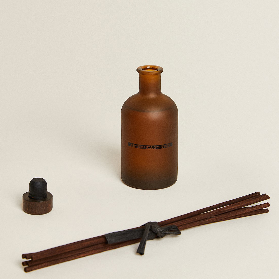 Marangyang Malaking Black Frosted Bottle 50ml 300ml Dried Flower Floral Aroma Essential Oil Reed Diffuser Oil Set Bulk
