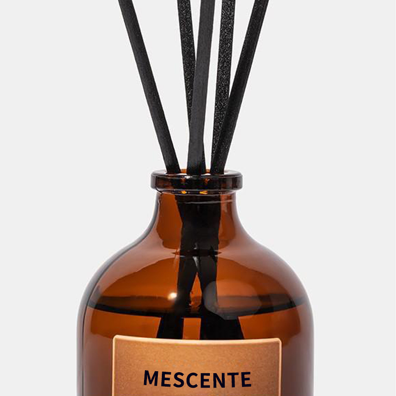 Malaking Itim At Ginto 100ml Iridescent Luxury Glass Colorful Sticks Fiber Reed Diffuser Air Freshener Solvent