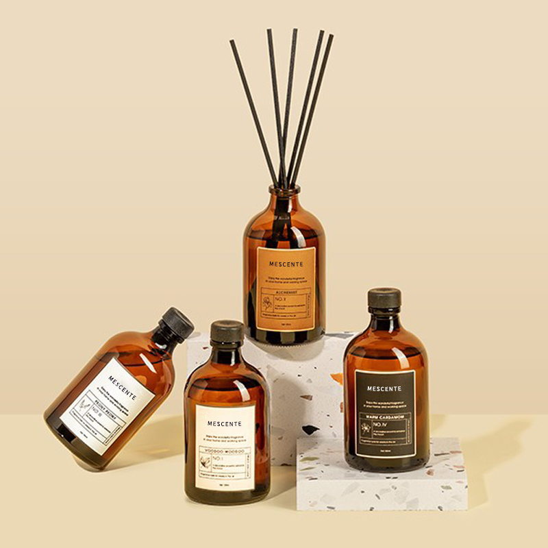 Malaking Itim At Ginto 100ml Iridescent Luxury Glass Colorful Sticks Fiber Reed Diffuser Air Freshener Solvent