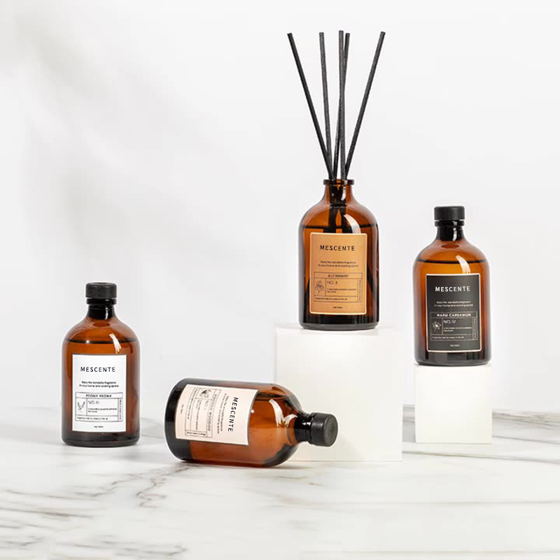 Malaking Itim At Ginto 100ml Iridescent Luxury Glass Colorful Sticks Fiber Reed Diffuser Air Freshener Solvent