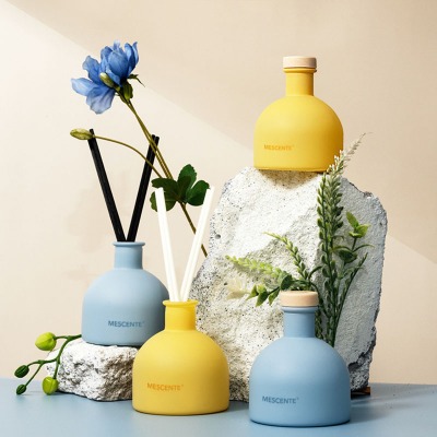 Ano ang Tinutukoy sa Tunay na Luxury Room Diffuser: Ito ba ang Kumplikadong Mga Tala ng Halimuyak o ang Pagkayari ng Vessel?
