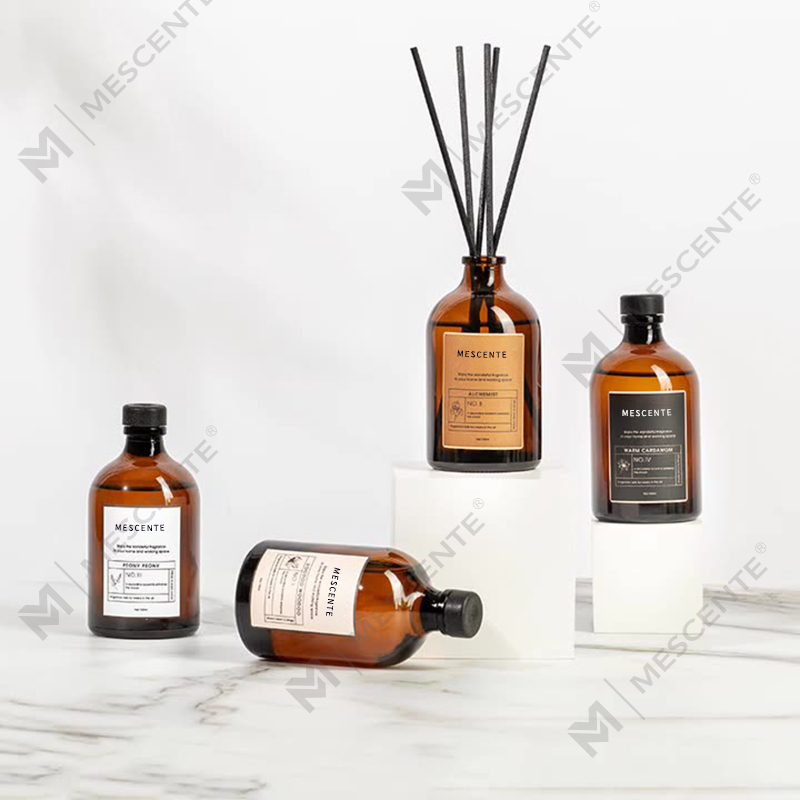 Malaking Itim At Ginto 100ml Iridescent Luxury Glass Colorful Sticks Fiber Reed Diffuser Air Freshener Solvent