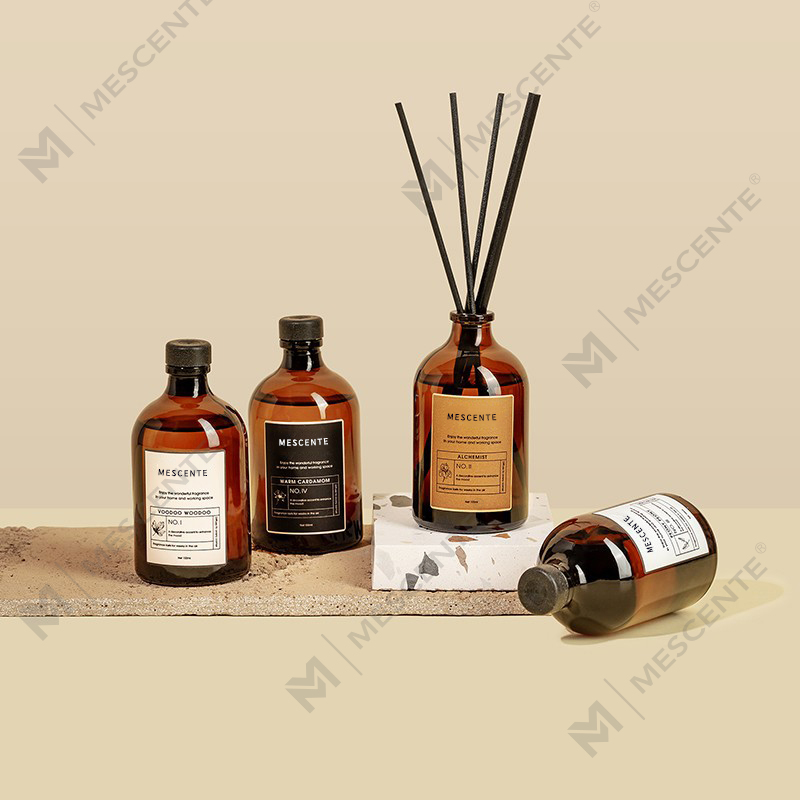 Malaking Itim At Ginto 100ml Iridescent Luxury Glass Colorful Sticks Fiber Reed Diffuser Air Freshener Solvent