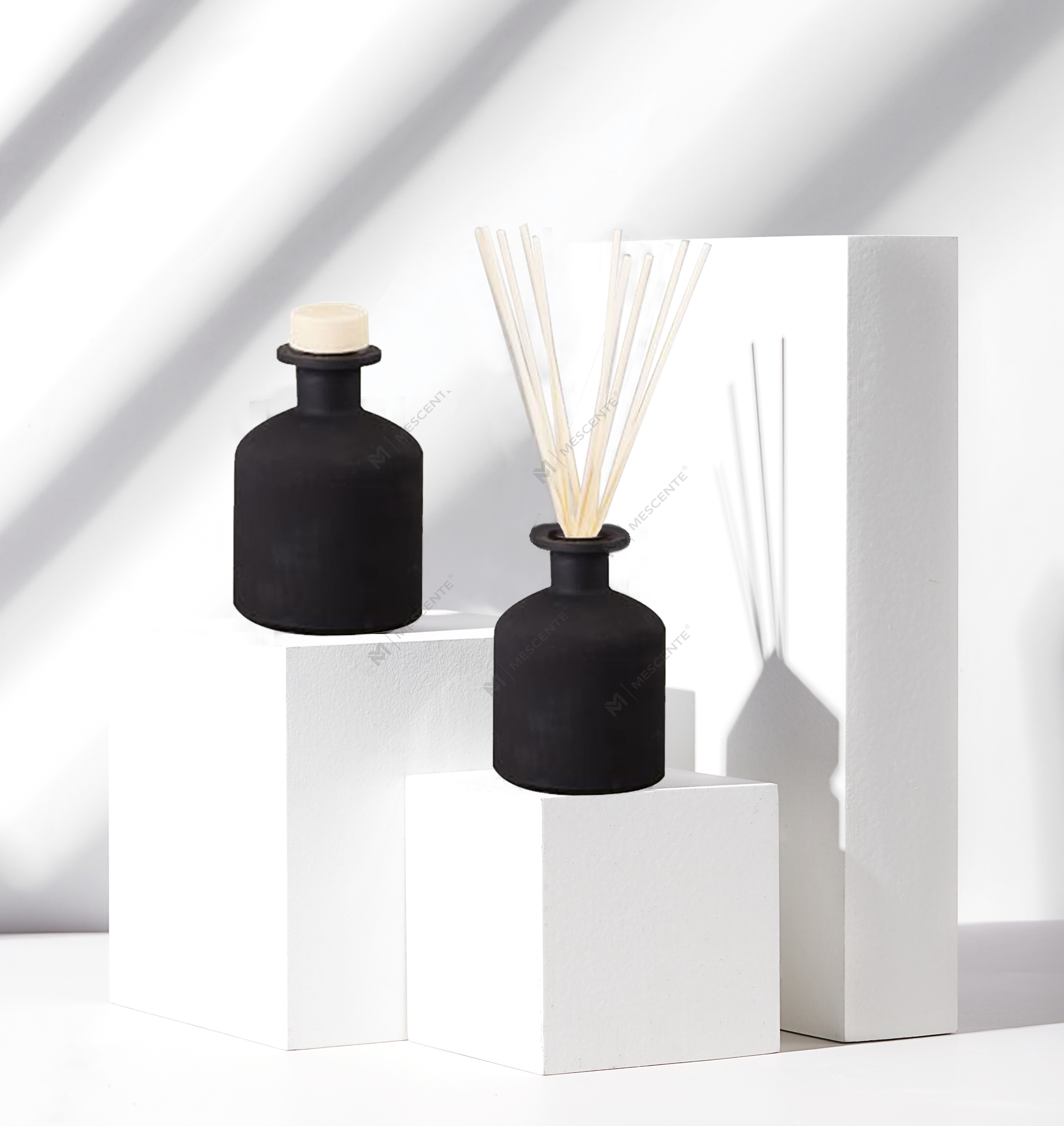 Mescente Luxury 180ml Customized Glass Bottle Essential Oil Reed Diffuser Para sa Mga Hotel