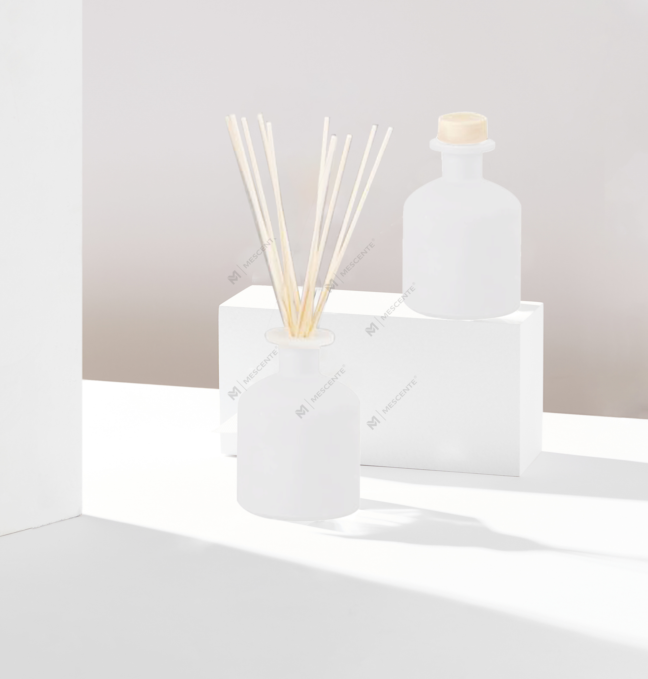 Mescente Luxury 180ml Customized Glass Bottle Essential Oil Reed Diffuser Para sa Mga Hotel